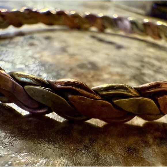 Vintage Handmade Flat Twisted Copper And‎ Brass Bangle Bracelet Unsigned EUC - Picture 3 of 4